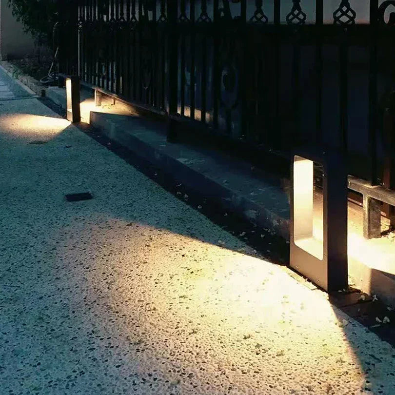 Elegant Utomhus Golvlampa – Stilren Trädgårdsbelysning
