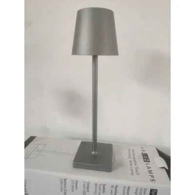 Bärbar Dimbar LED-bordslampa – Stilren & Vattentålig