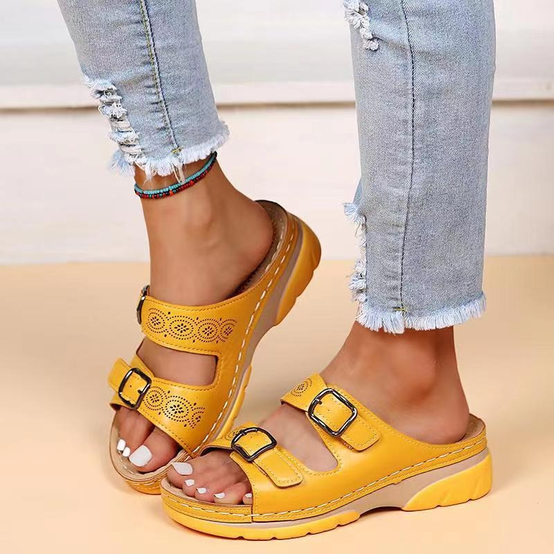 Stilrena och bekväma ortopediska sandaler
