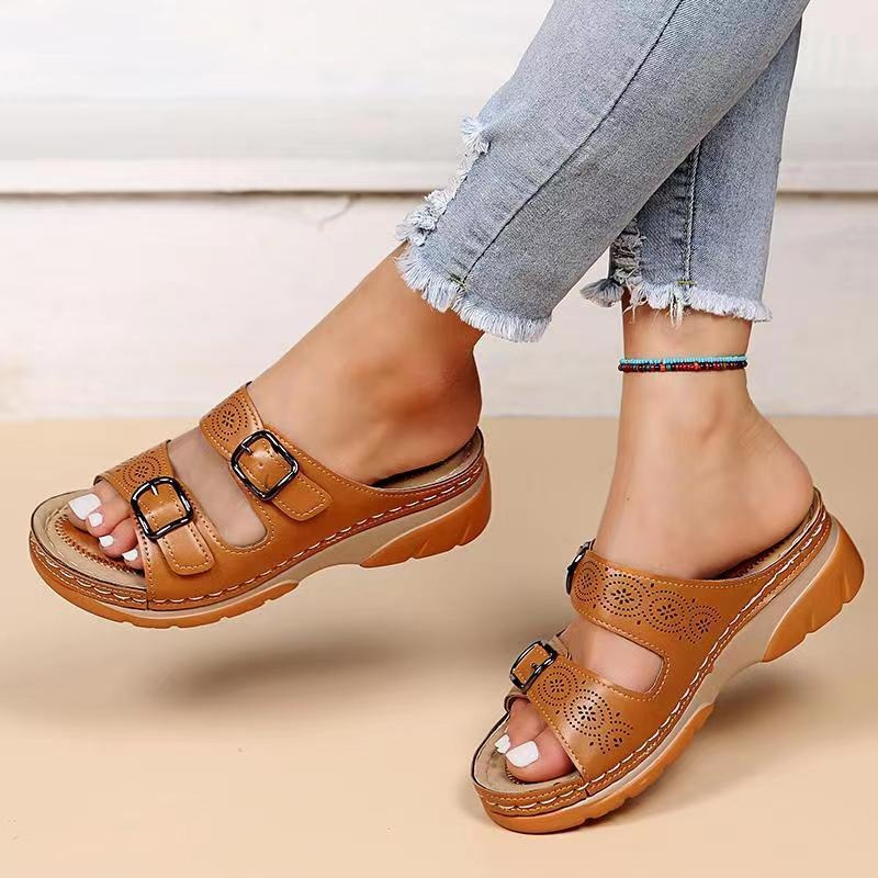 Stilrena och bekväma ortopediska sandaler
