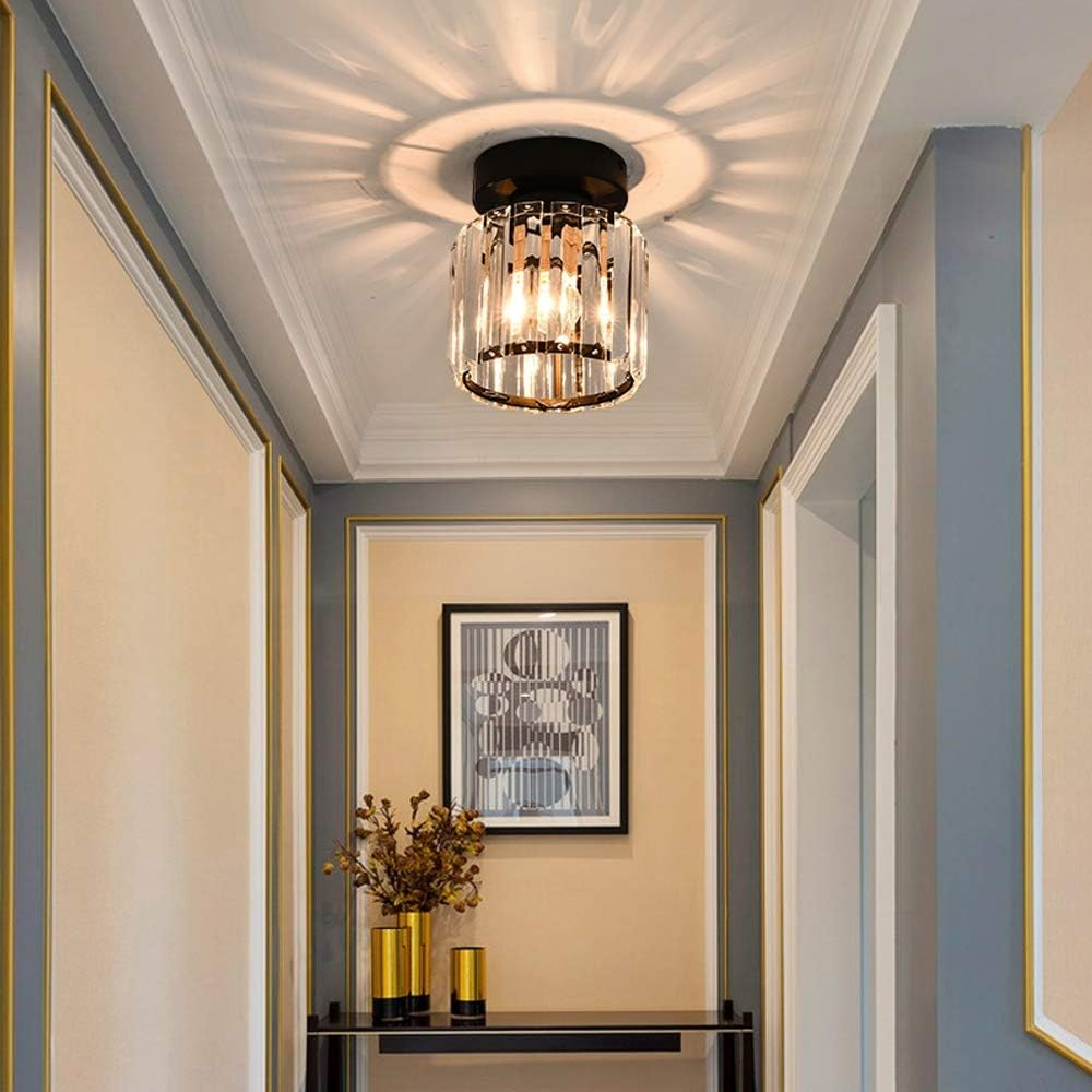 Elegant Kristalltaklampa med Modern Mässingsdesign