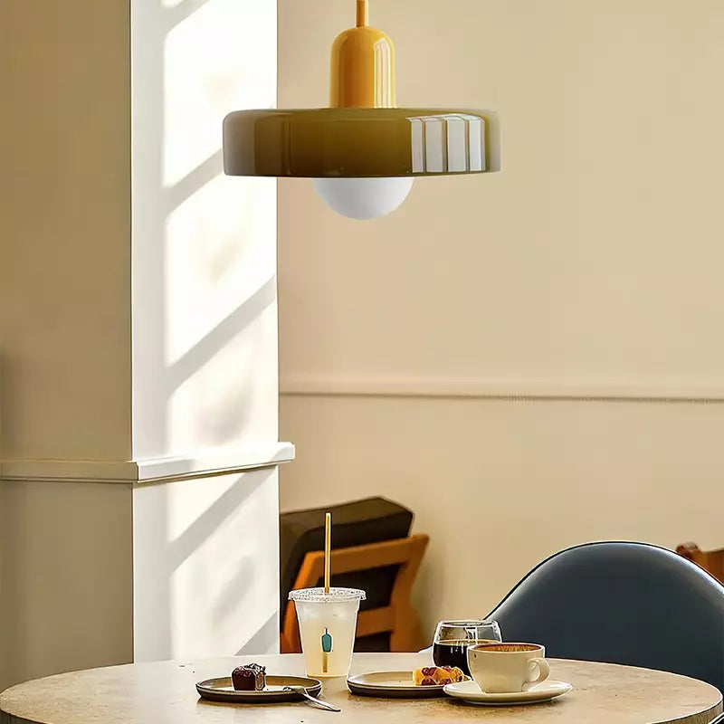 Elegant Bauhaus Pendellampa i Färgat Glas