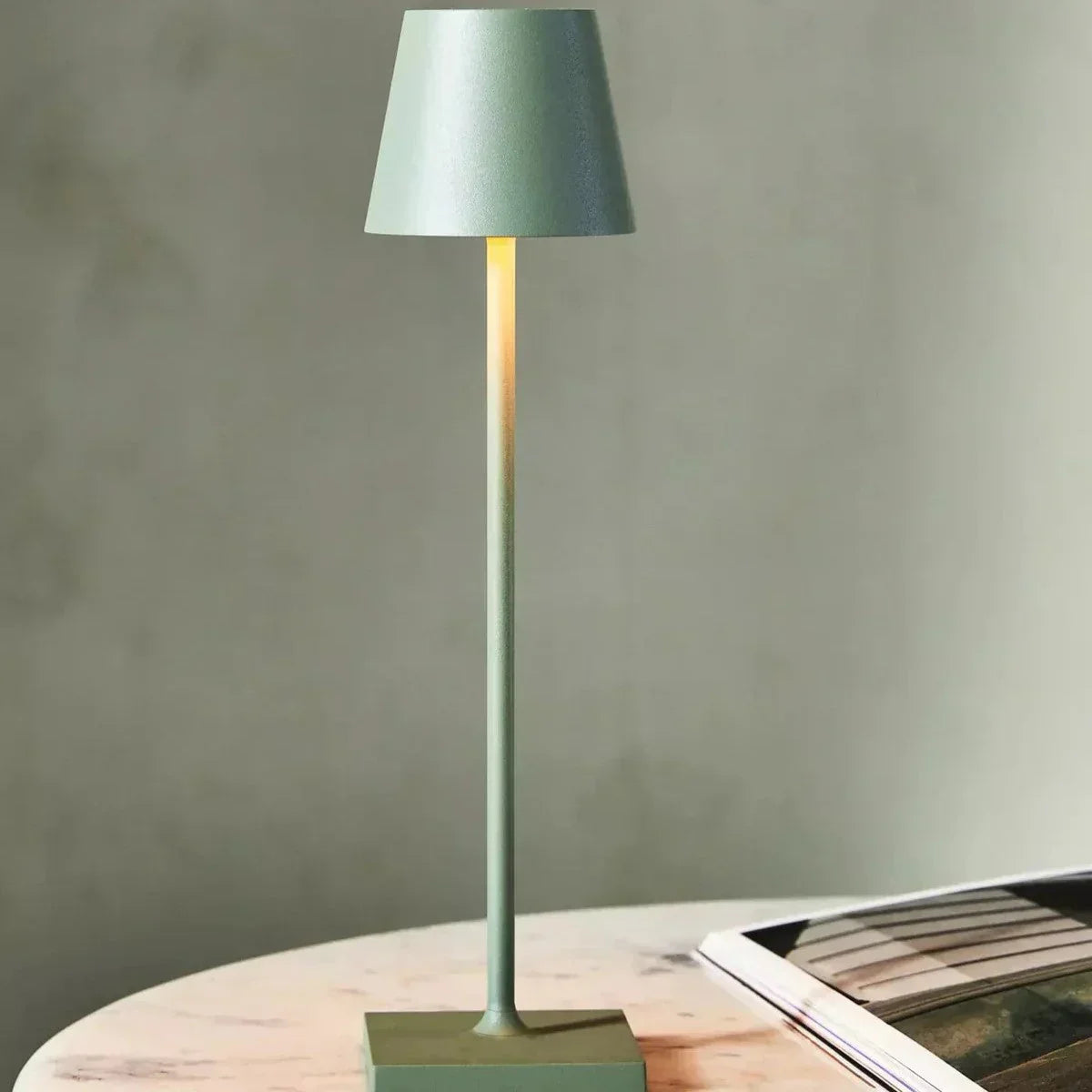 Modern Dimbar Bordslampa med Touchkontroll – Stilren & Trådlös