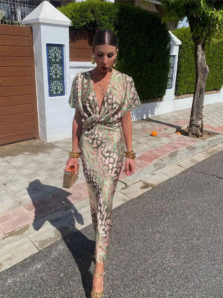 Chic Långklänning med Urholkad Hals & Flare Ärmar