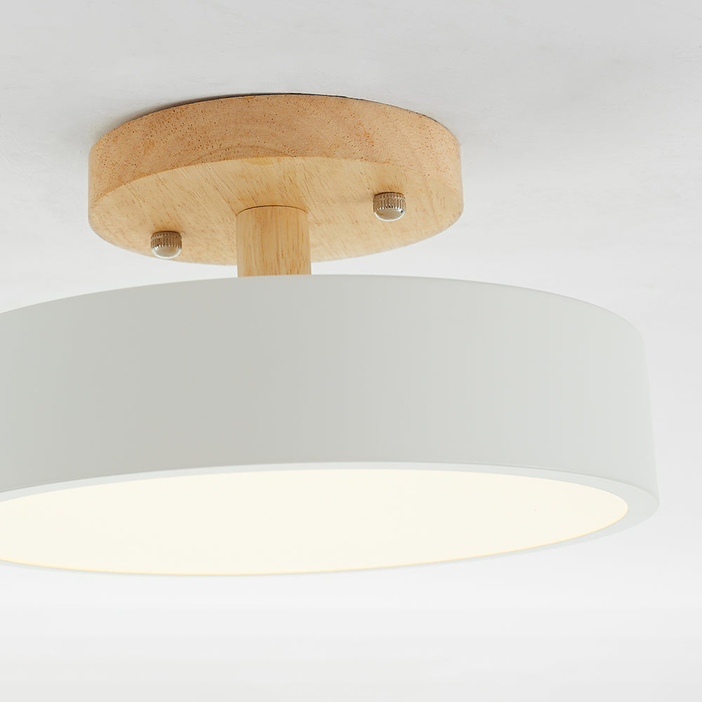 Elegant LED Taklampa i Trä – Modern Belysning