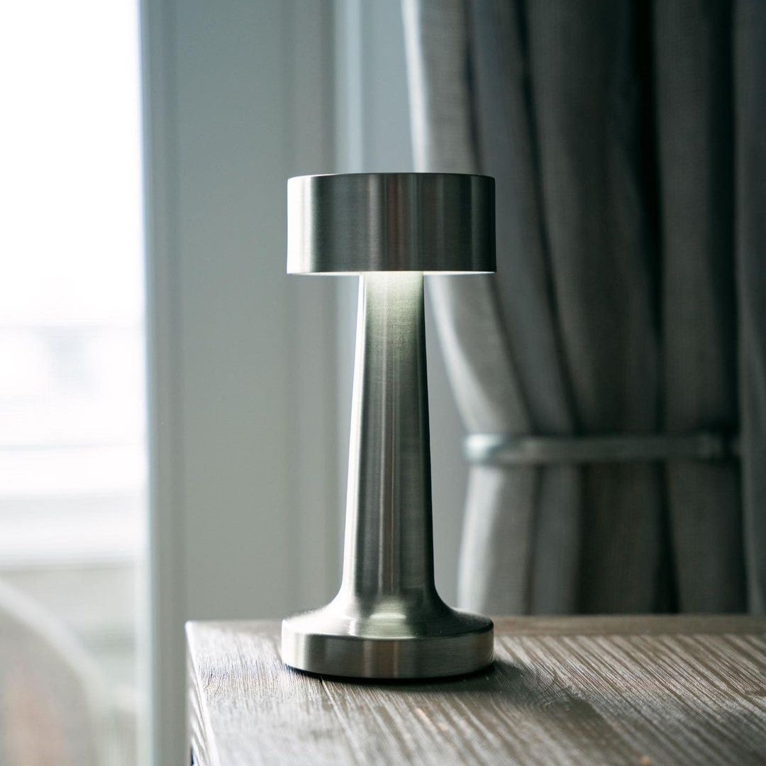 Elegant Modern Dimbart LED Bordslampa – Stilren & Energisnål