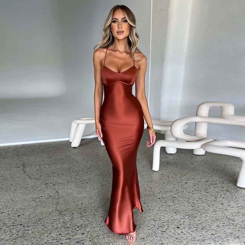 Elegant Maxi Klänning med Sidospalt – Tidlös Stil