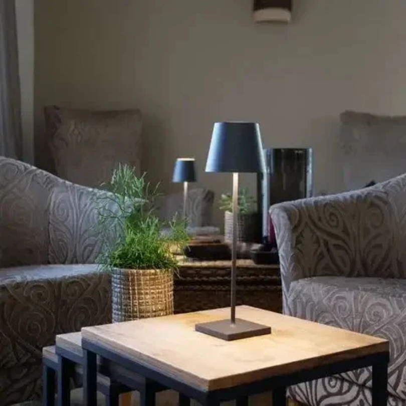 Elegant Trådlös LED Bordslampa – Stilfull Belysning