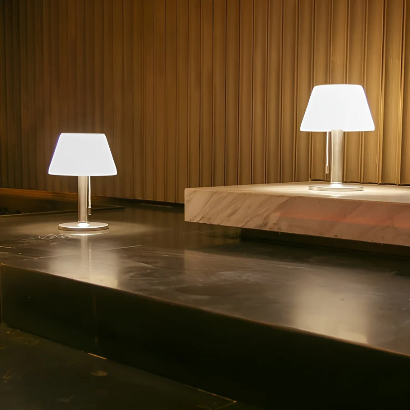 Stilren Solenergidriven Bordslampa för Utomhusbruk