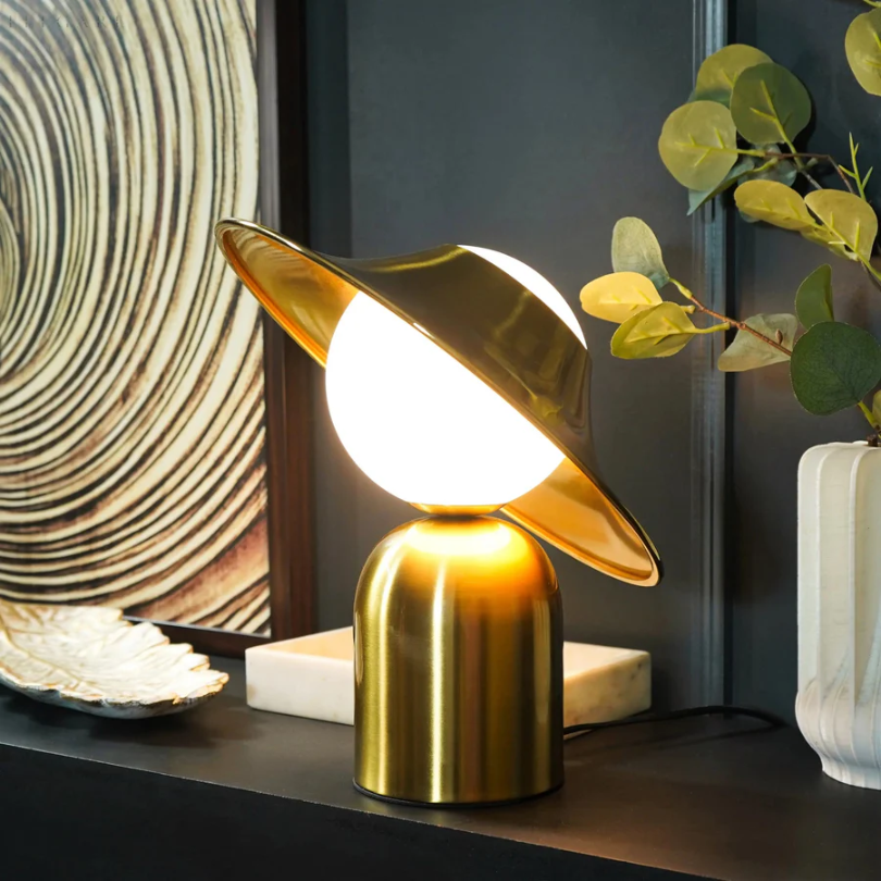 LUXELITE Elegant Gul Metall Bordslampa – Lyxig & Stilren Belysning