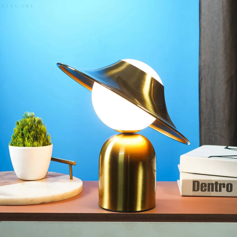 LUXELITE Elegant Gul Metall Bordslampa – Lyxig & Stilren Belysning