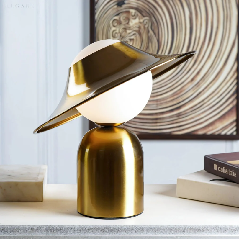 LUXELITE Elegant Gul Metall Bordslampa – Lyxig & Stilren Belysning