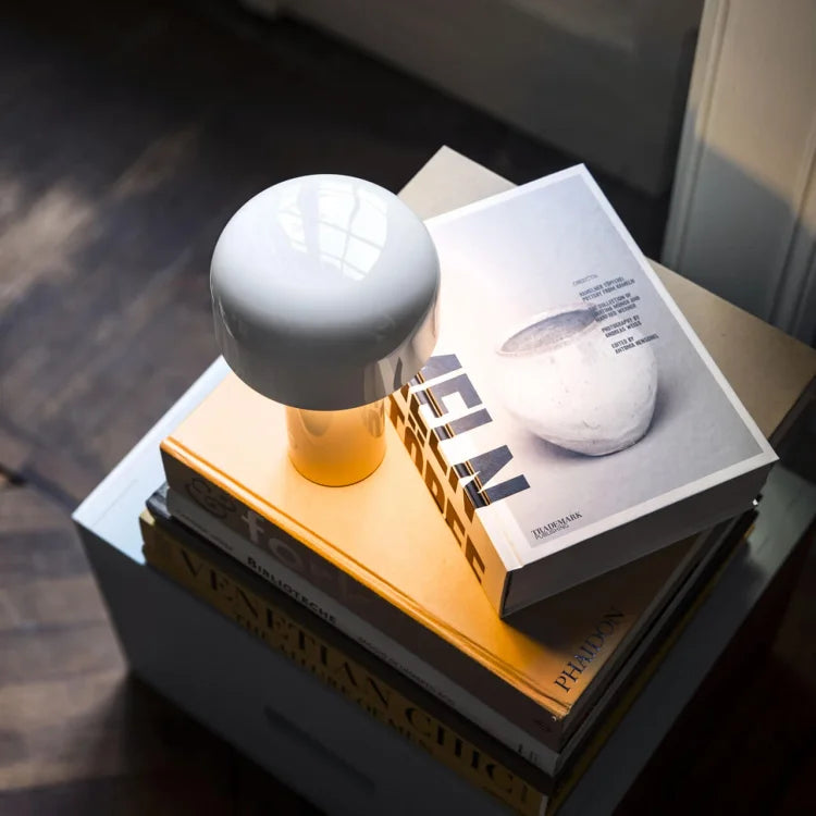 Mångsidig LED Bordslampa med Dimmningsfunktion