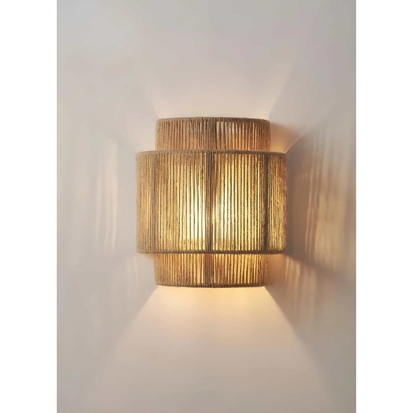 Handvävd Rattan Vägglampa – Naturlig Elegans