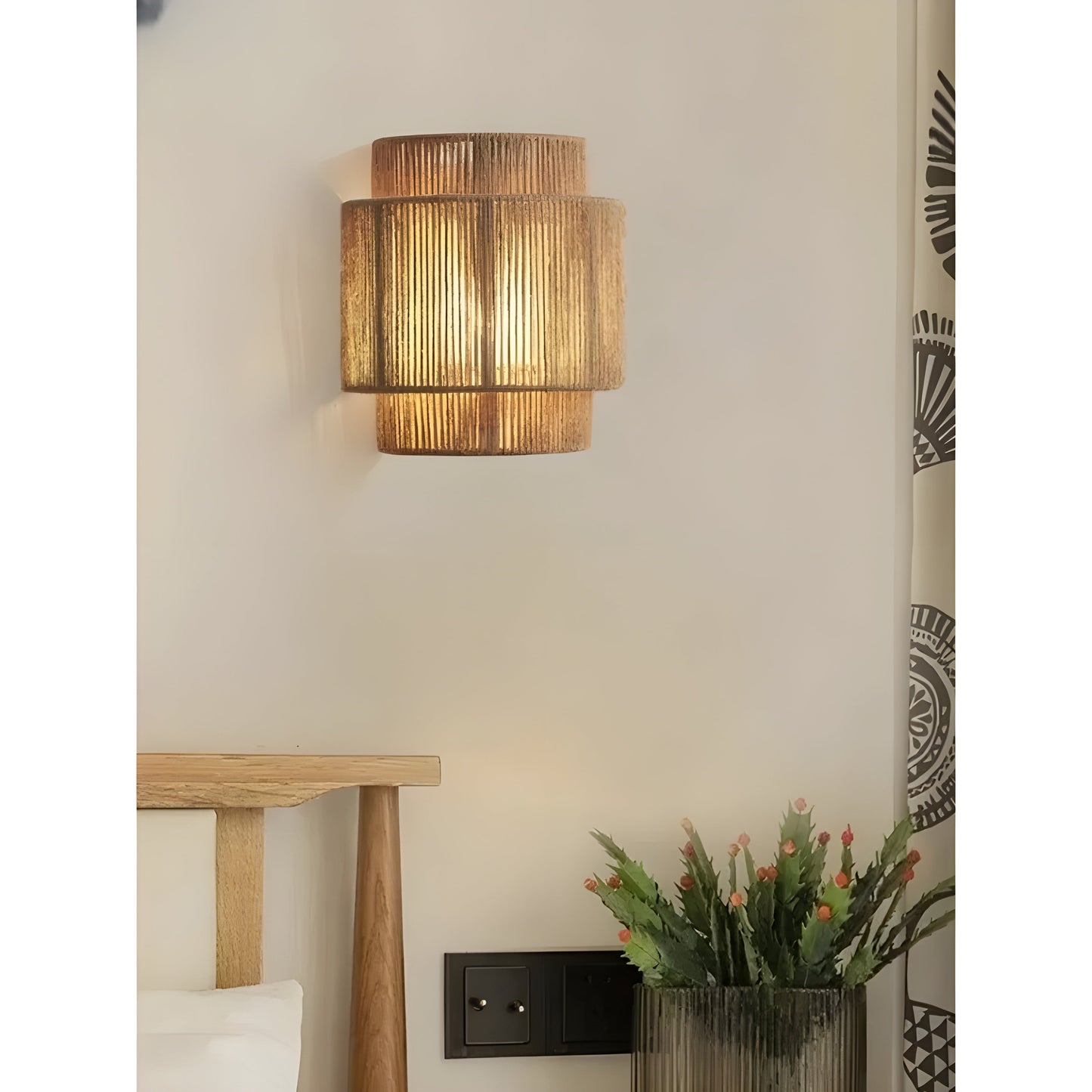 Handvävd Rattan Vägglampa – Naturlig Elegans