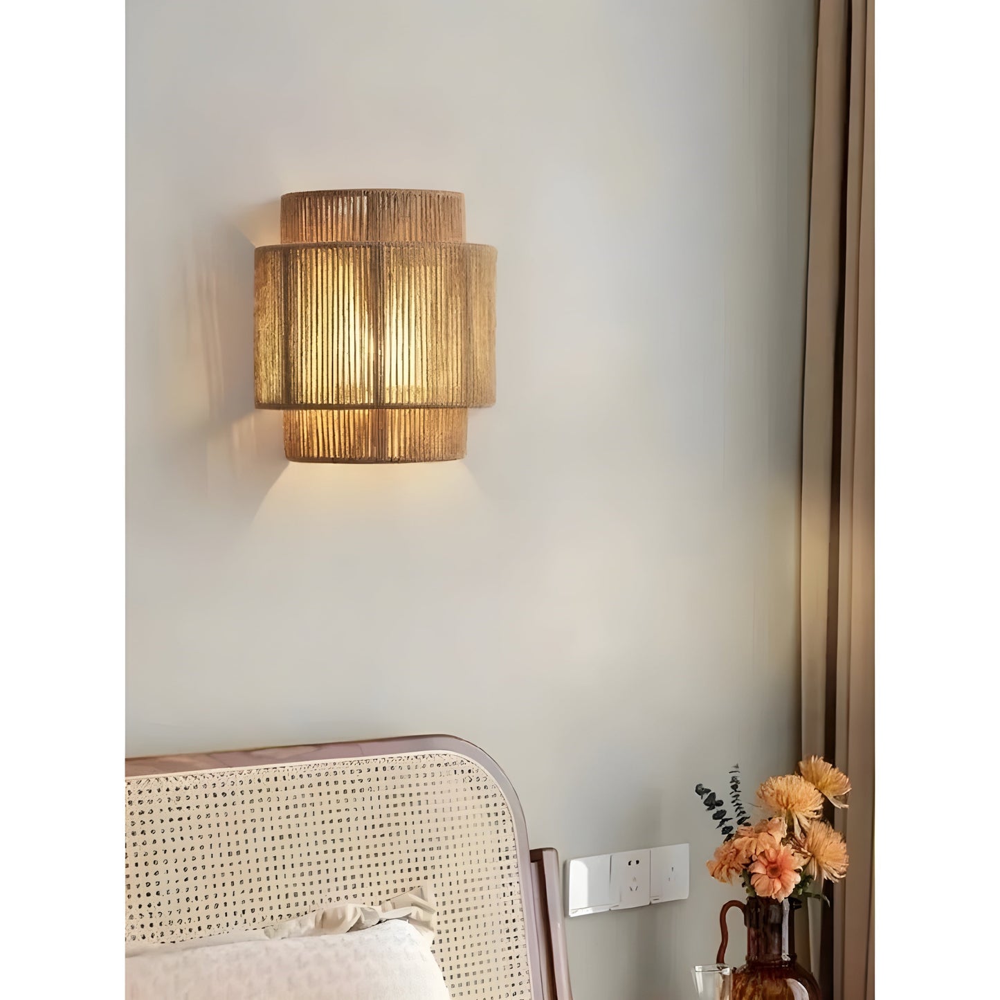 Handvävd Rattan Vägglampa – Naturlig Elegans