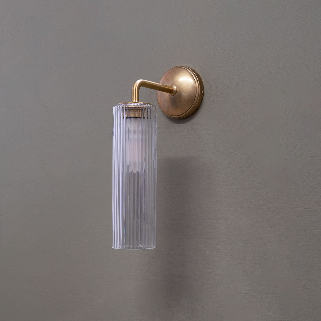 LAMPETT Elegant Vägglampa i Massiv Mässing – Tidlös Belysning för Hemmet