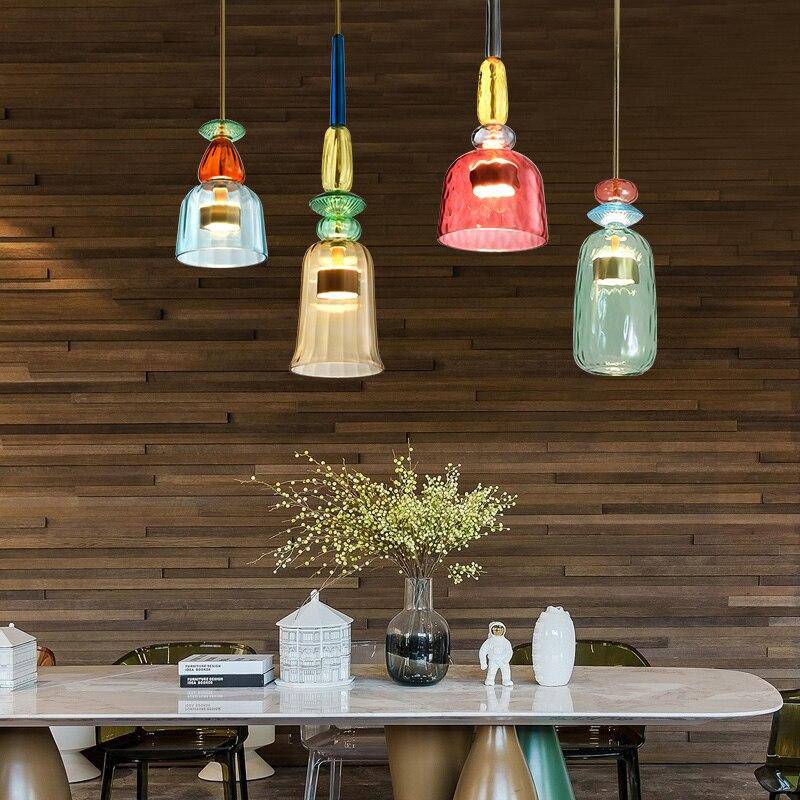 Elegant Färgad Glaspendellampa – Modern Belysning