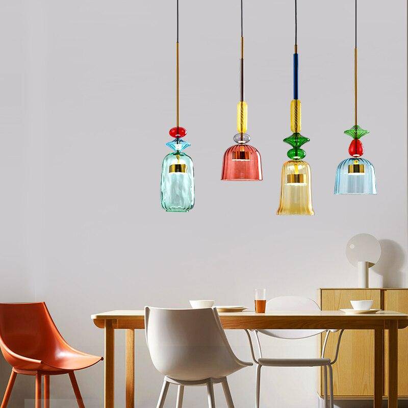 Elegant Färgad Glaspendellampa – Modern Belysning