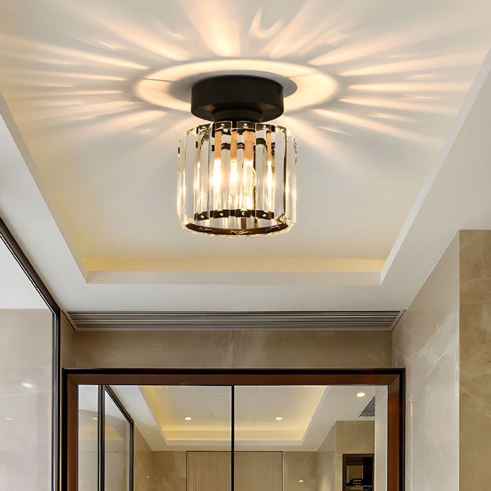 Elegant Kristalltaklampa med Modern Mässingsdesign
