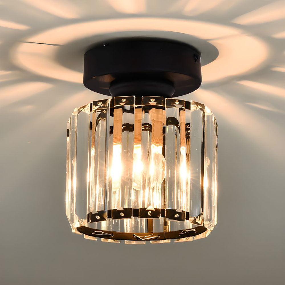 Elegant Kristalltaklampa med Modern Mässingsdesign