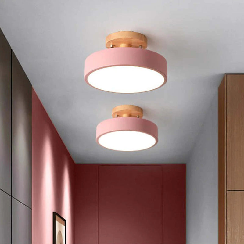 Elegant LED Taklampa i Trä – Modern Belysning