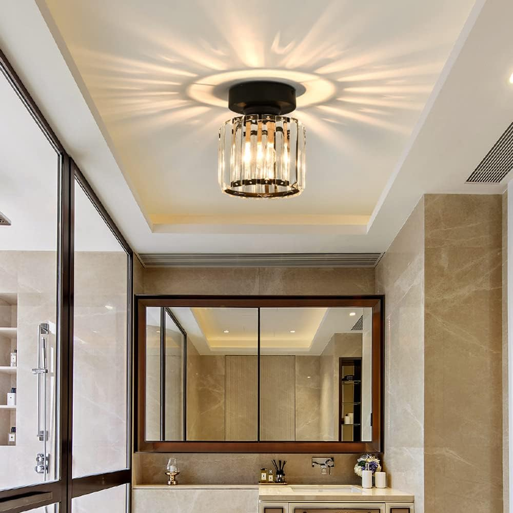 Elegant Kristalltaklampa med Modern Mässingsdesign