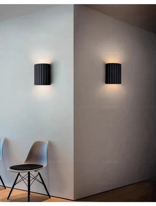 Elegant Vägglampa i Resin – Modern Belysning