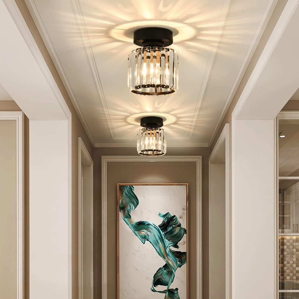 Elegant Kristalltaklampa med Modern Mässingsdesign