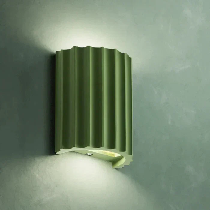 Elegant Vägglampa i Resin – Modern Belysning