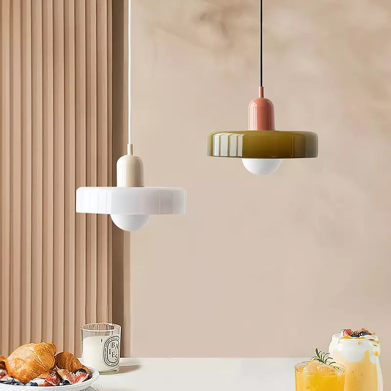 Elegant Bauhaus Pendellampa i Färgat Glas