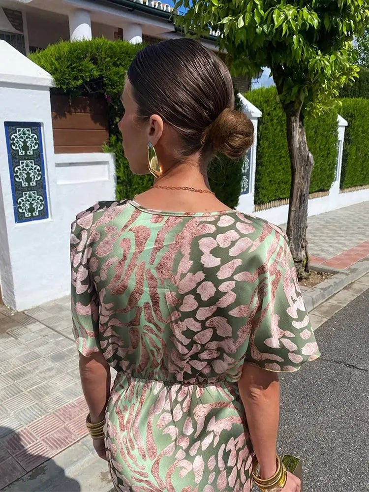 Chic Långklänning med Urholkad Hals & Flare Ärmar