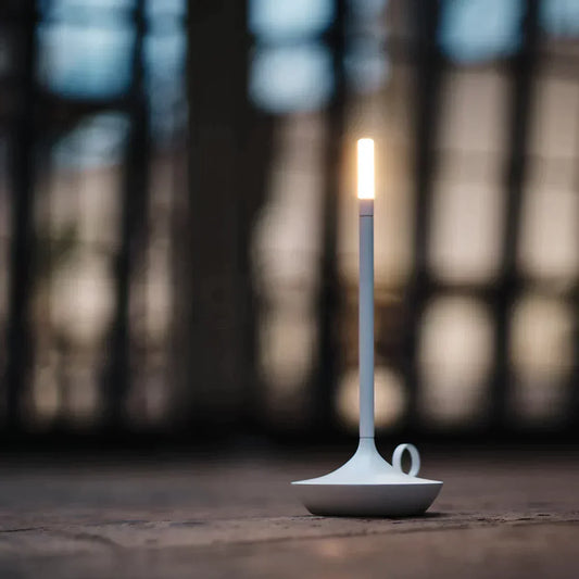 Elegant Dimbar Bordslampa – Stilren & Laddningsbar