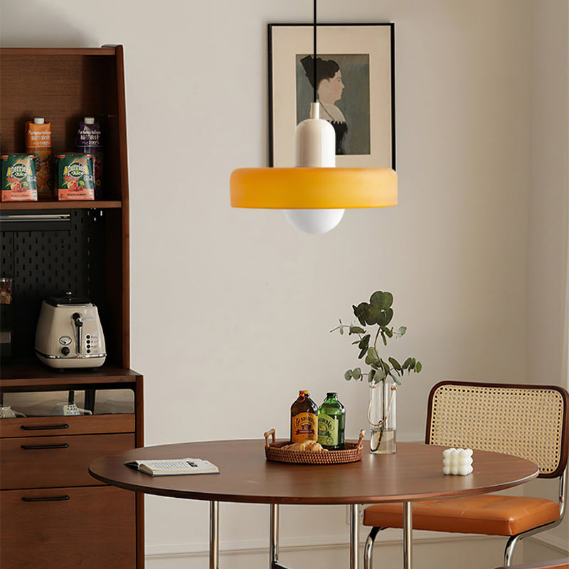 Elegant Bauhaus Pendellampa i Färgat Glas