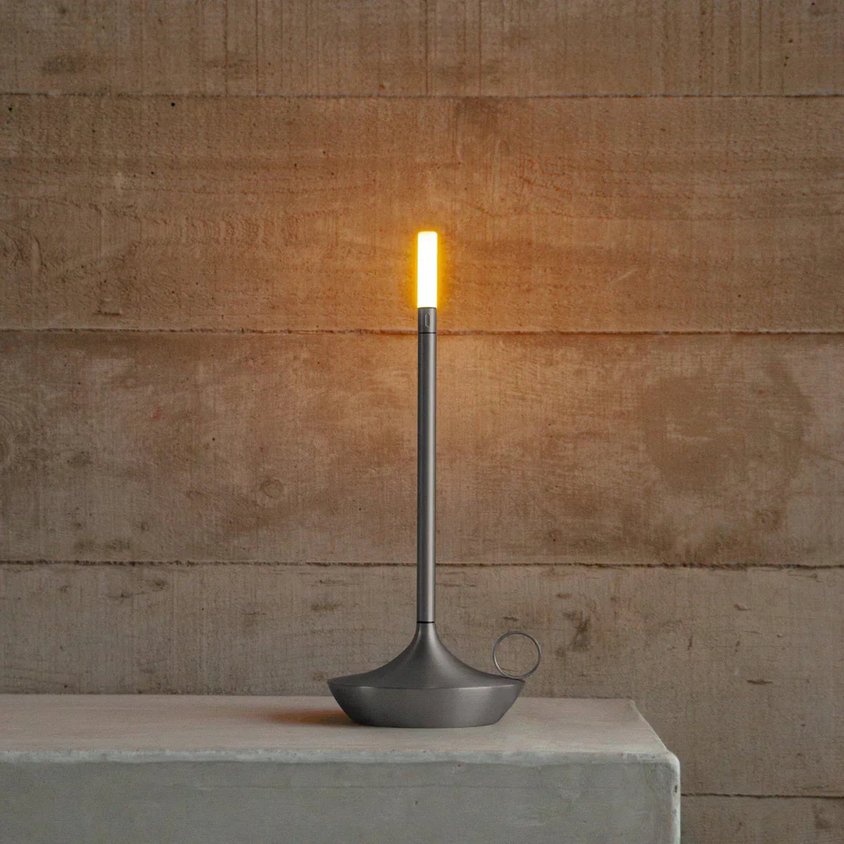 Elegant Dimbar Bordslampa – Stilren & Laddningsbar
