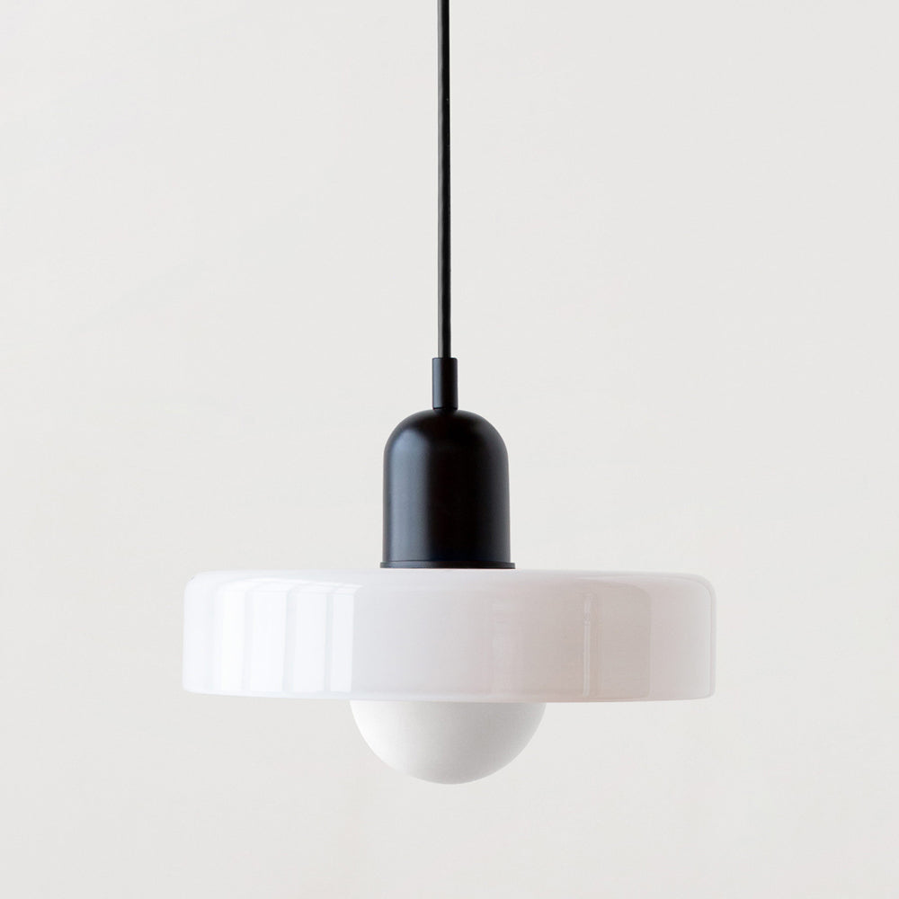 Elegant Bauhaus Pendellampa i Färgat Glas