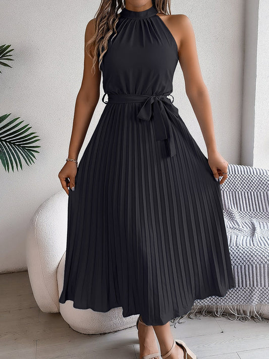 Elegant ärmlös maxiklänning med plisserad design