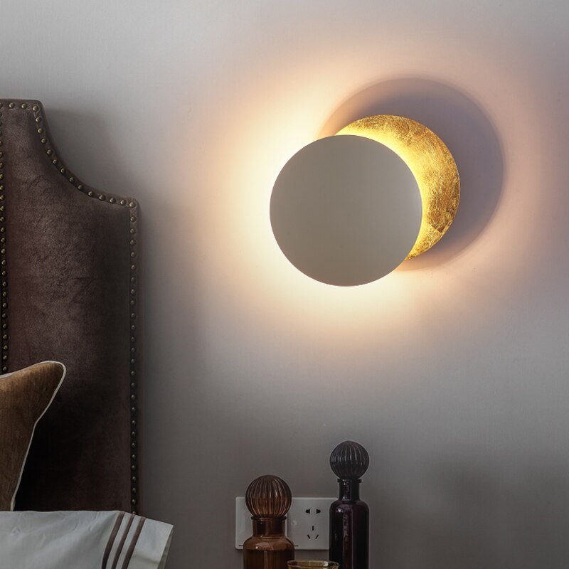 Konstnärlig Vägglampa med Unika Ljusreflektioner
