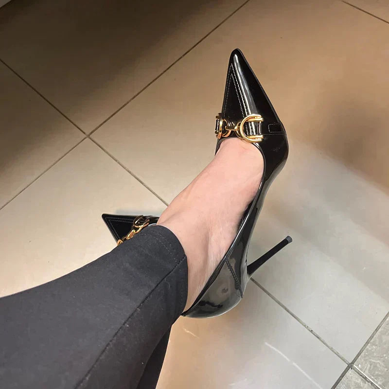 Eleganta Höga Klackar – Stil och Komfort