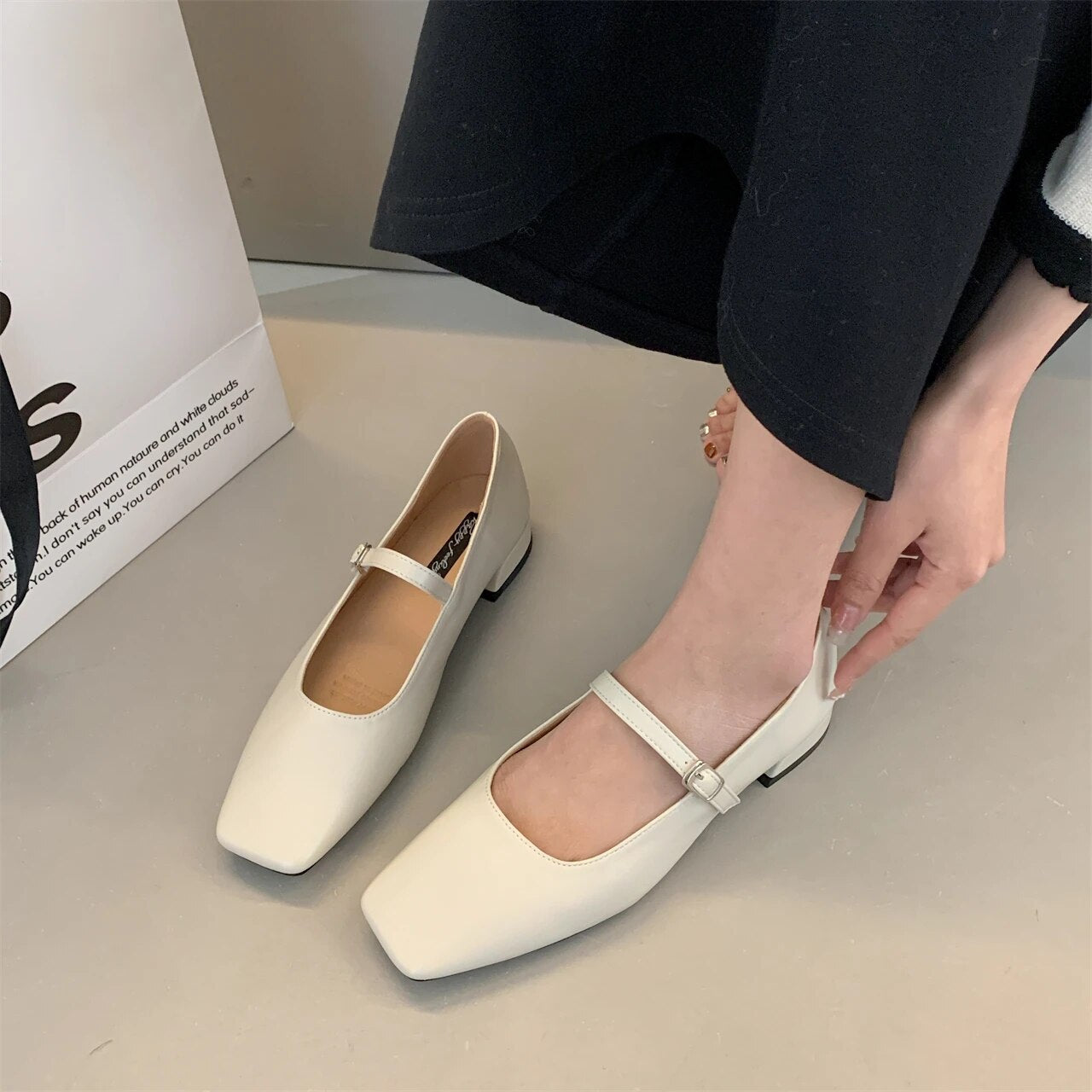Stiliga Ballerinaskor med Fyrkantig Tå och Spänne – Komfort & Elegans