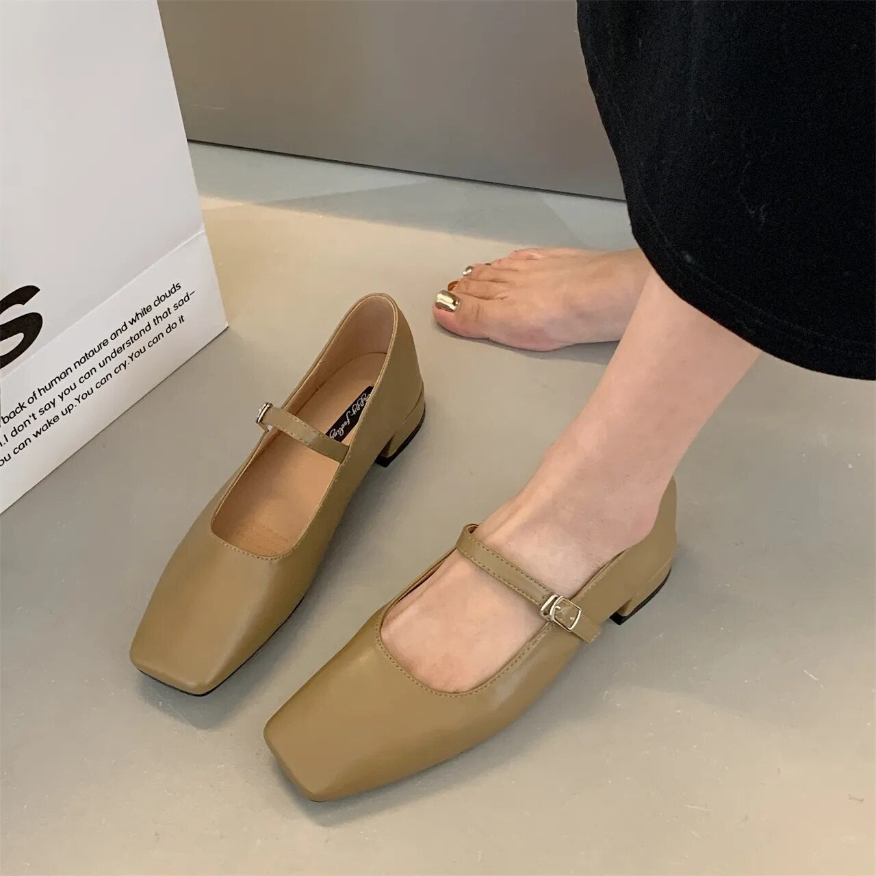 Stiliga Ballerinaskor med Fyrkantig Tå och Spänne – Komfort & Elegans
