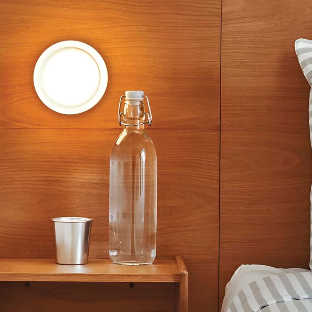 Elegant LED Vägglampa för Modern Inredning