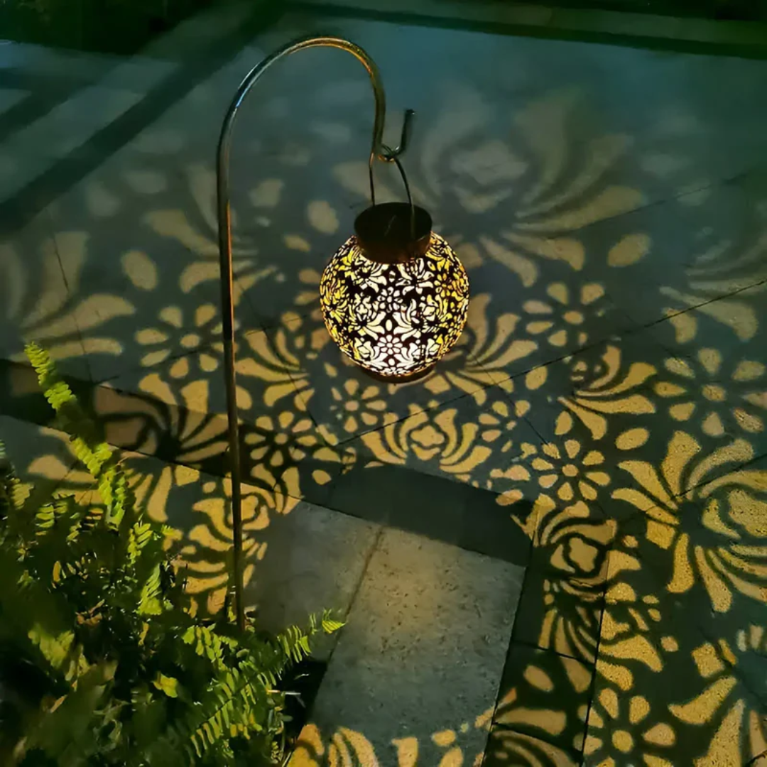 Elegant Solhängande Trädgårdslampa – Energieffektiv & Väderbeständig