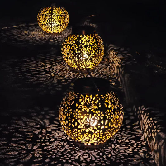 Elegant Solhängande Trädgårdslampa – Energieffektiv & Väderbeständig