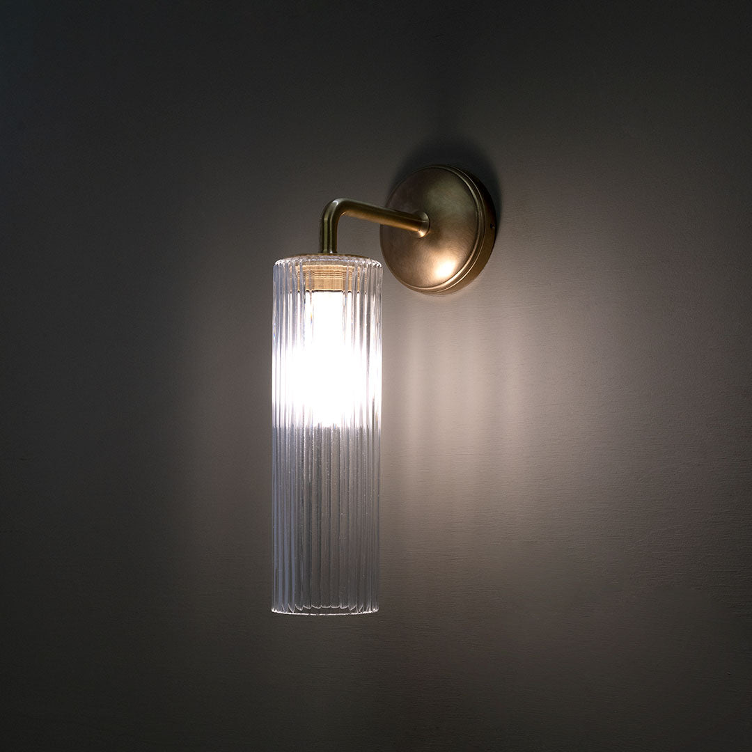 LAMPETT Elegant Vägglampa i Massiv Mässing – Tidlös Belysning för Hemmet