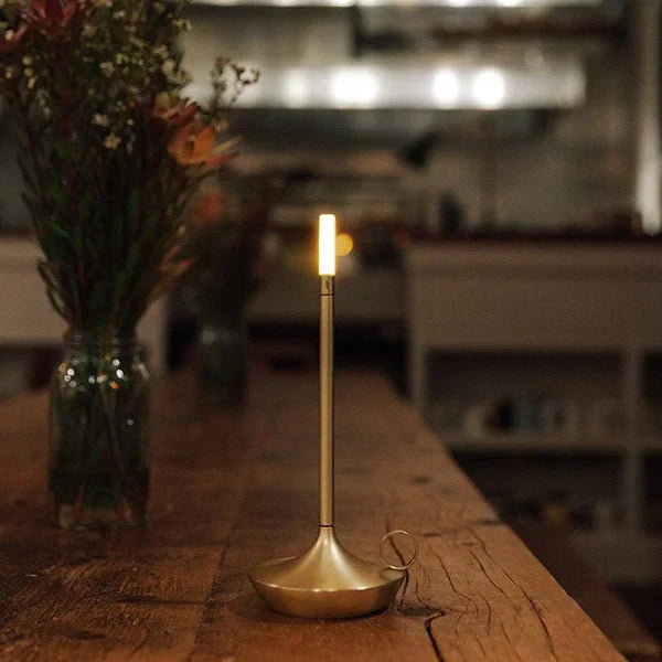 Elegant Dimbar Bordslampa – Stilren & Laddningsbar