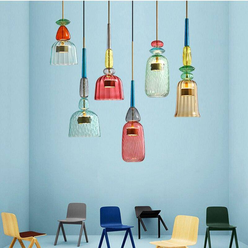 Elegant Färgad Glaspendellampa – Modern Belysning