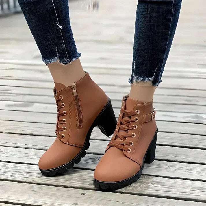 Eleganta Högklackade Chelsea Boots för Komfort och Stil